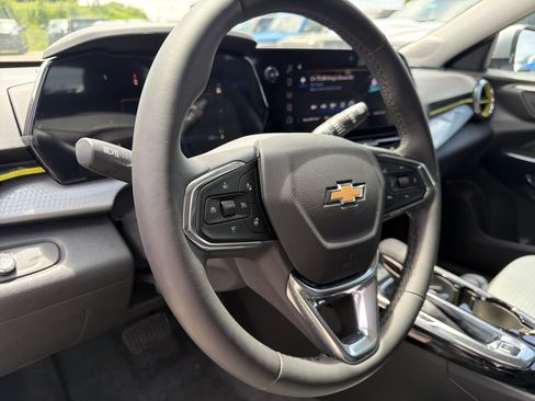 Used 2026 Chevrolet Trax LT w/ LT Convenience Package FWD image 15
