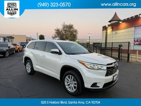 Used 2015 Toyota Highlander LE FWD image 3