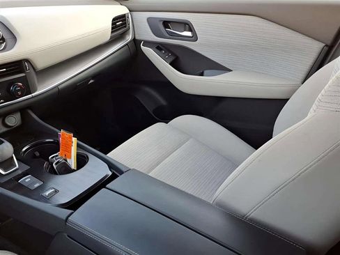 Used 2023 Nissan Rogue SV image 12