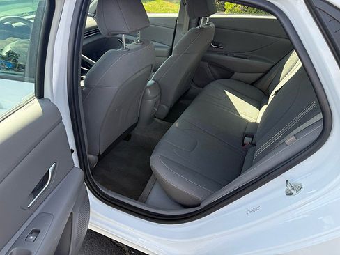 Used 2024 Hyundai Elantra SEL FWD image 11