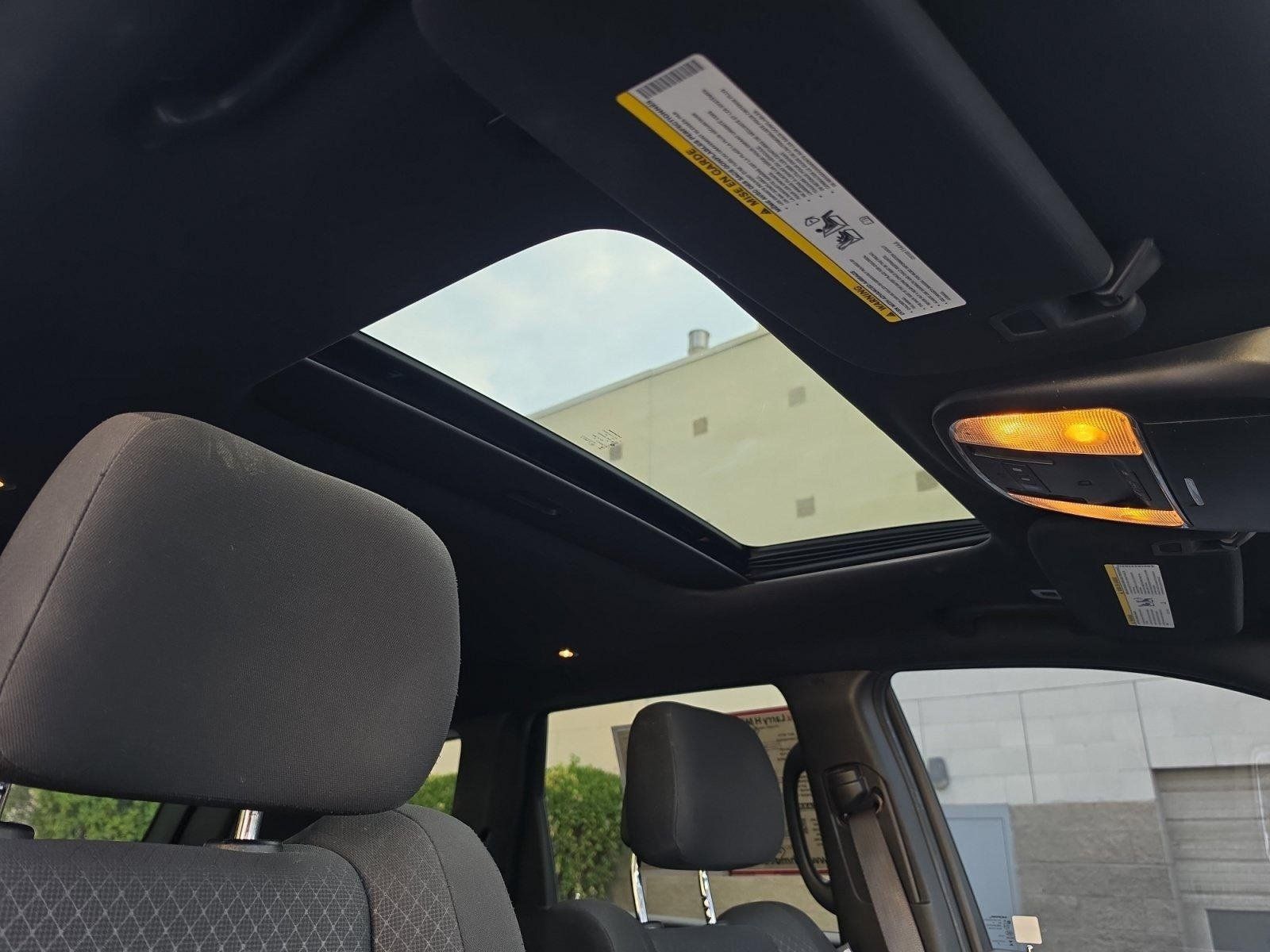 Used 2019 Jeep Grand Cherokee Laredo AWD/4WD image 30