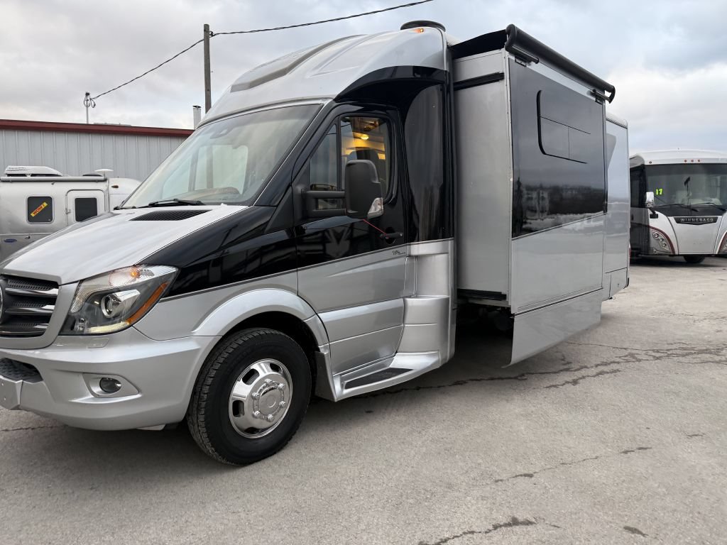 Used 2017 Mercedes-Benz Sprinter 3500 image 9