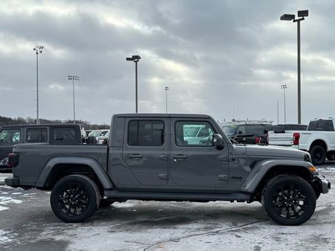Used 2023 Jeep Gladiator Overland image 39