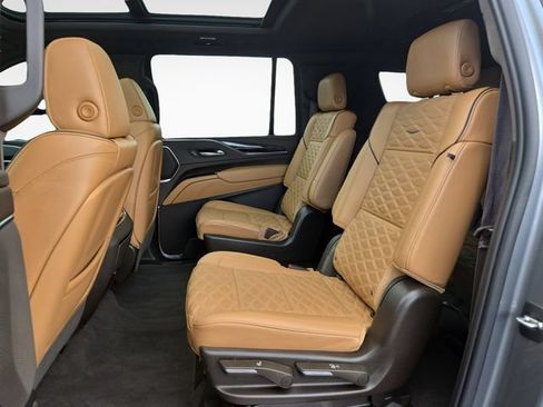 Certified 2022 Cadillac Escalade ESV Sport AWD/4WD image 13