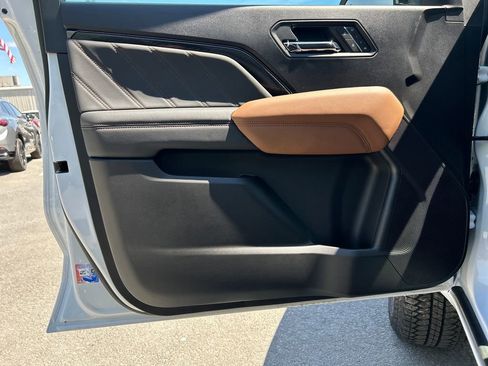 New 2026 GMC Canyon AT4 w/ AT4 Premium Package AWD/4WD image 10