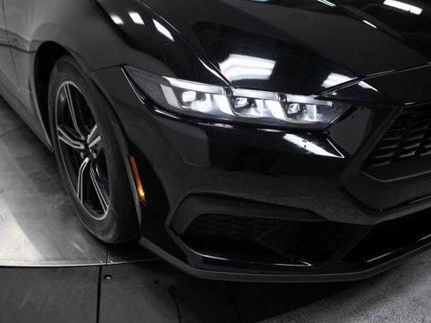 Used 2024 Ford Mustang Convertible image 12