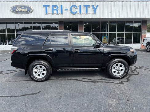 Used 2022 Toyota 4Runner SR5 Premium w/ Moonroof Package image 5