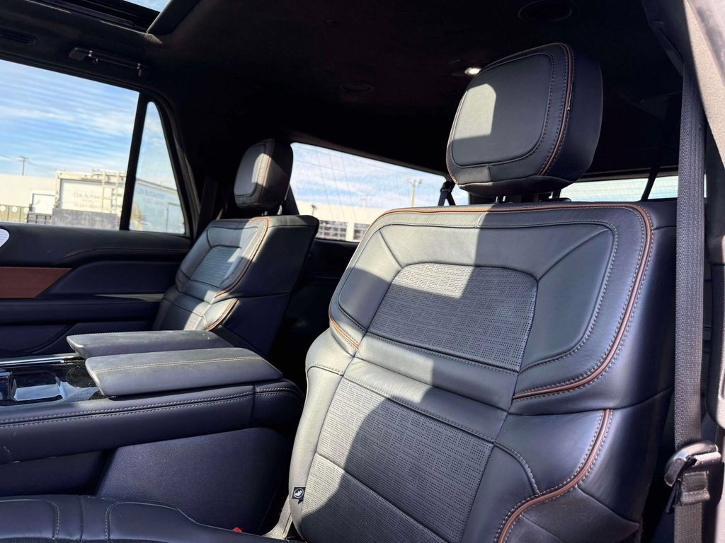 Used 2023 Lincoln Navigator L Black Label AWD/4WD image 11