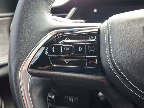 Used 2021 Jeep Grand Cherokee L Overland w/ Luxury Tech Group IV AWD/4WD image 18