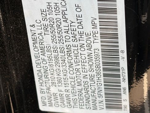 Used 2025 Honda Pilot Sport image 11