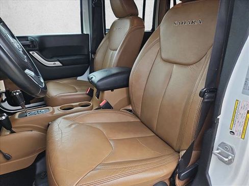 Used 2018 Jeep Wrangler Unlimited Sahara w/ Connectivity Group AWD/4WD image 15