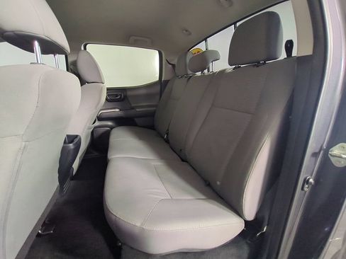 Used 2018 Toyota Tacoma SR5 RWD image 14