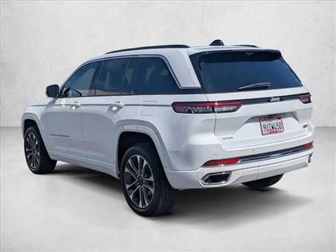 Used 2025 Jeep Grand Cherokee Overland w/ Luxury Tech Group IV AWD/4WD image 8