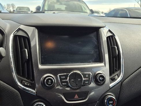 Used 2018 Chevrolet Cruze LT w/ Sun And Sound Package image 4