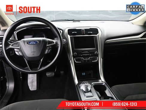 Used 2019 Ford Fusion SE image 10