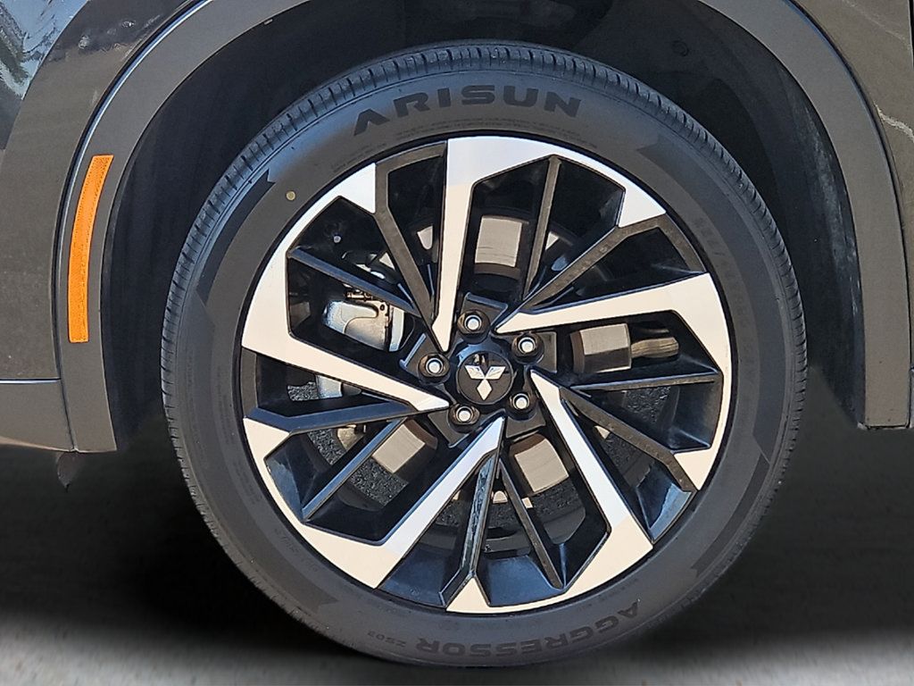 Used 2024 Mitsubishi Outlander AWD image 10