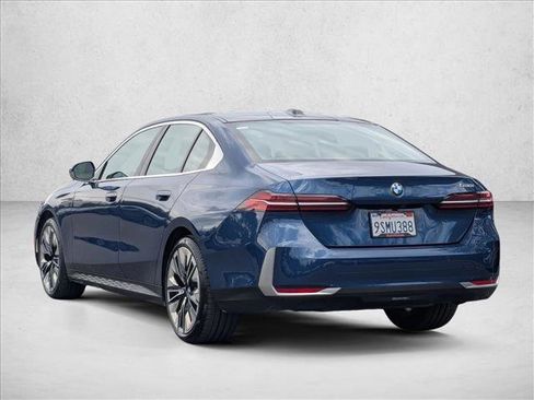 Used 2025 BMW 530i w/ Premium Package image 8