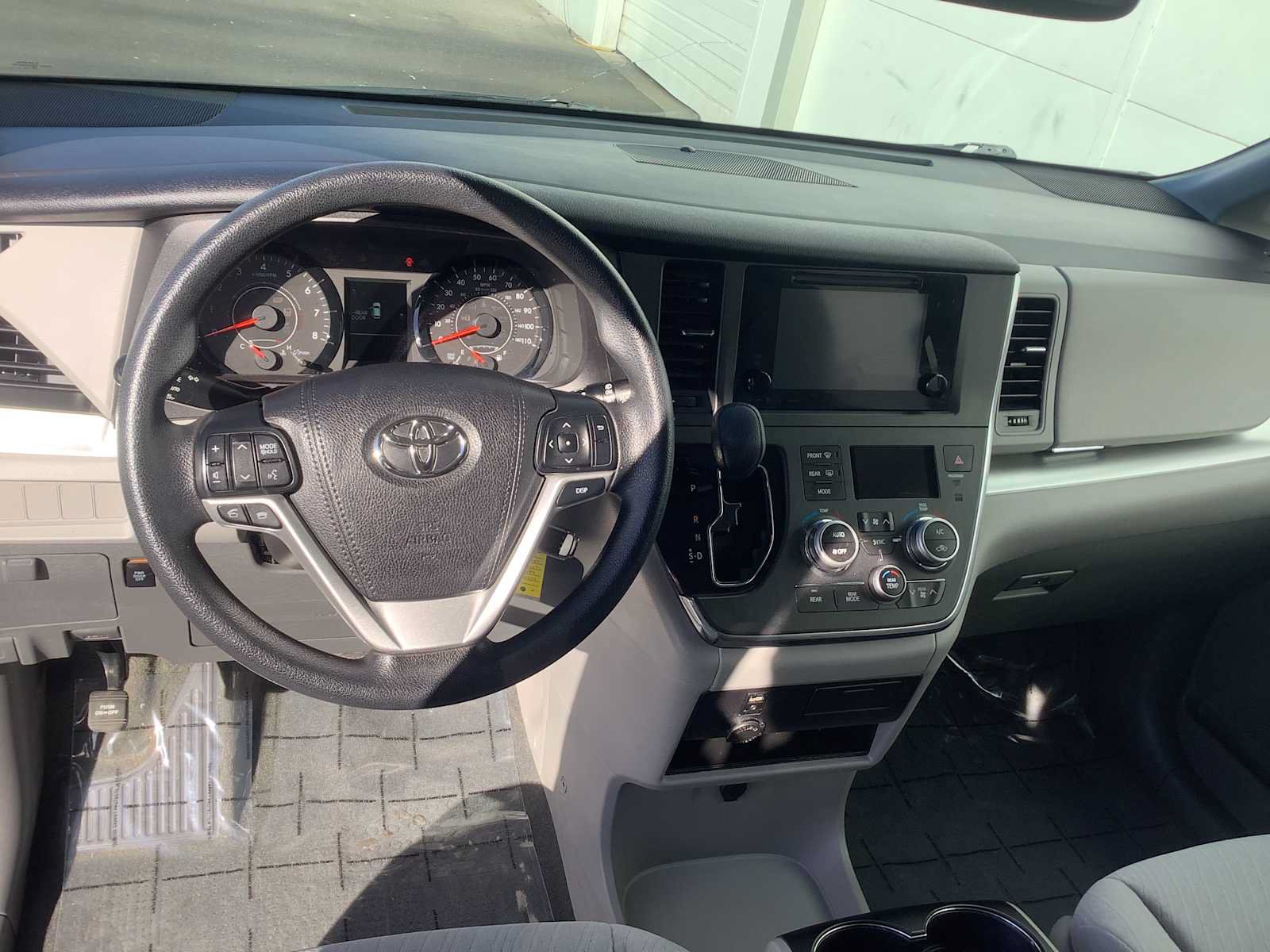 Used 2017 Toyota Sienna LE FWD image 10