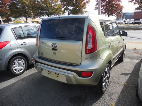 Used 2013 Kia Soul ! w/ Premium Pkg FWD image 3