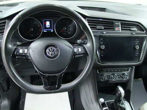 Used 2021 Volkswagen Tiguan SE w/ Panoramic Sunroof Package AWD/4WD image 18