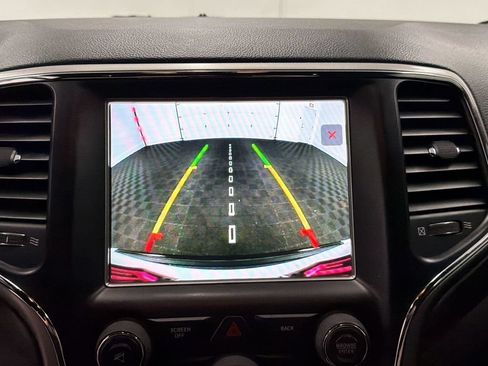 Used 2017 Jeep Grand Cherokee Altitude RWD image 19