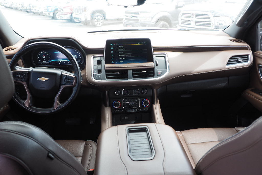 Used 2022 Chevrolet Suburban High Country w/ Premium Package 2 AWD/4WD image 18