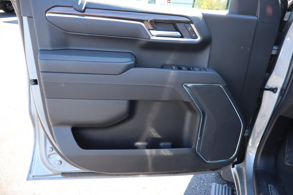 Used 2025 Chevrolet Silverado 1500 LT AWD/4WD image 18