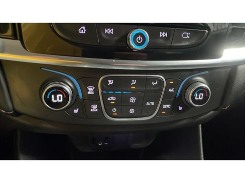 Used 2021 Chevrolet Traverse LT AWD/4WD image 14