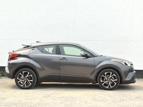 Used 2019 Toyota C-HR XLE FWD image 6