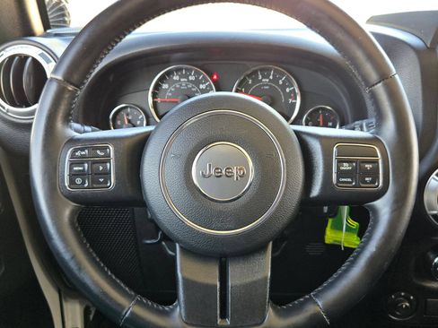 Used 2015 Jeep Wrangler Unlimited Rubicon w/ Connectivity Group AWD/4WD image 20