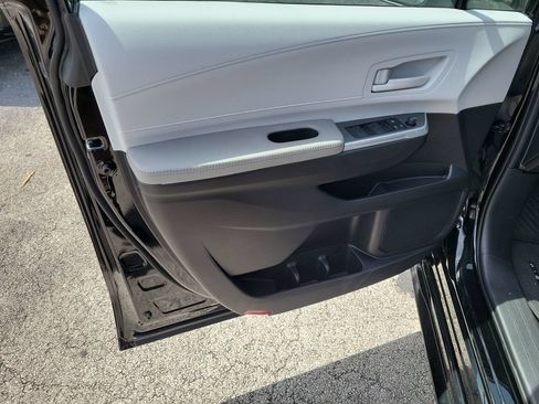 New 2026 Toyota Sienna LE FWD image 19