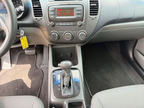 Used 2017 Kia Forte LX image 18
