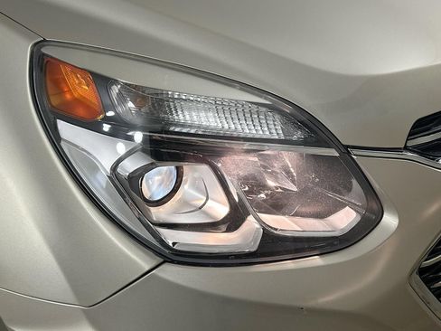 Used 2016 Chevrolet Equinox LTZ w/ Enhanced Convenience Package FWD image 9