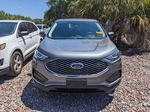Used 2024 Ford Edge SE image 2