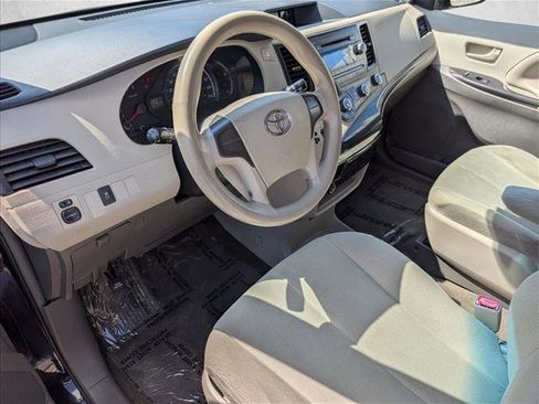 Used 2012 Toyota Sienna FWD image 10