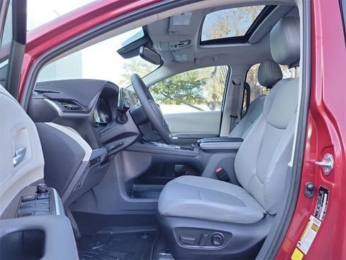 Used 2022 Toyota Sienna XLE image 22