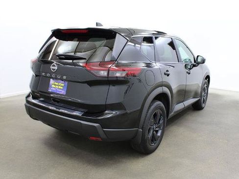 Certified 2026 Nissan Rogue SV FWD image 5