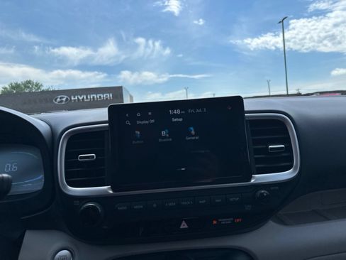 Used 2025 Hyundai Venue Limited FWD image 51
