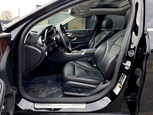 Used 2017 Mercedes-Benz C 300 Sedan w/ Premium 1 Package image 4