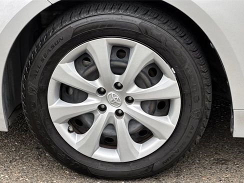 Used 2021 Toyota Corolla LE image 42
