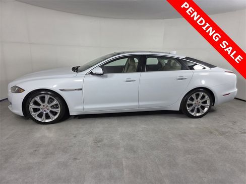 Used 2017 Jaguar XJ L Portfolio image 7