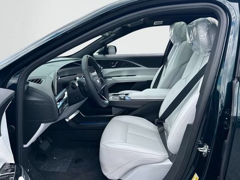 New 2026 Cadillac Lyriq Premium Luxury w/ LPO, Floor Liner Package AWD/4WD image 10