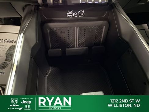 New 2026 RAM 2500 Laramie w/ Night Edition AWD/4WD image 32