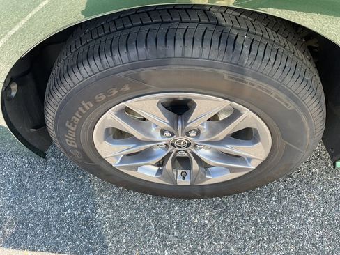 Used 2025 Toyota Sienna XLE image 10