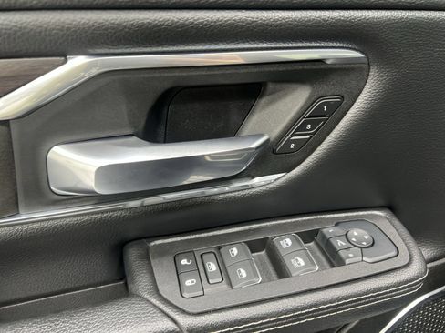 Used 2025 RAM 1500 Laramie AWD/4WD image 13
