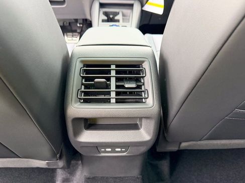 New 2026 Volkswagen Tiguan SE R-Line image 23