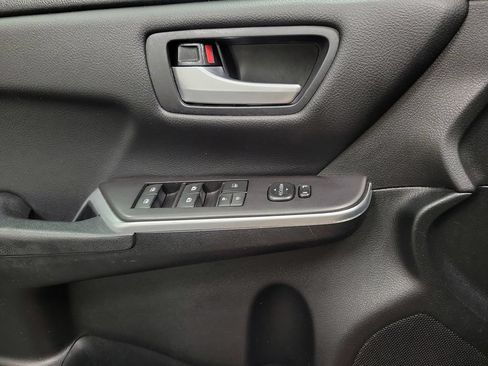 Used 2017 Toyota Camry SE FWD image 25