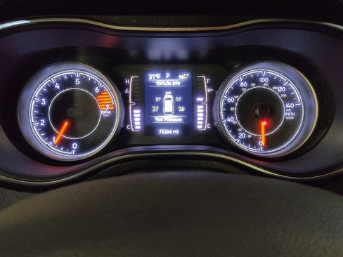 Used 2019 Jeep Cherokee Latitude Plus image 23