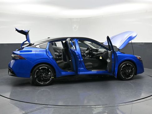 New 2026 Nissan Sentra SR w/ Floor Mat Package FWD image 33