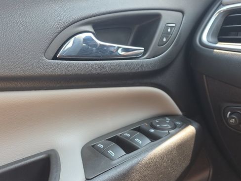 Used 2022 Chevrolet Equinox LT FWD image 11